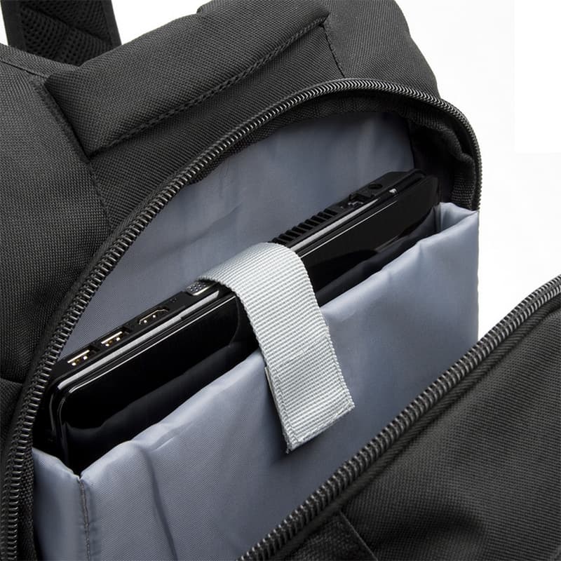 Mochila Stadt — Negro · Negro · Nylon